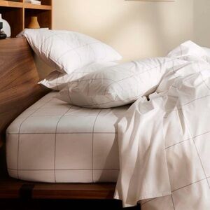 Brooklinen queen size bed sheet brand new